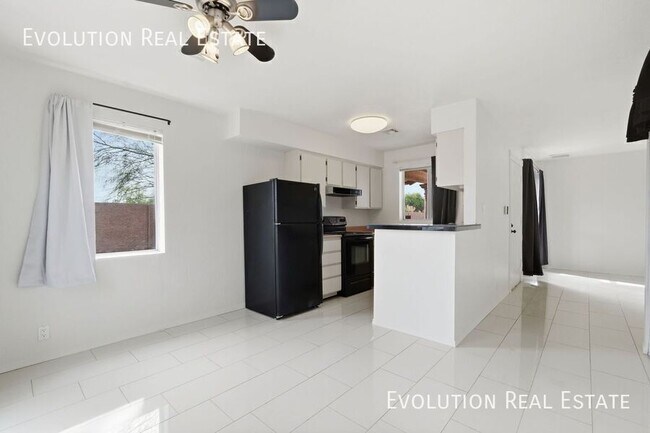 Building Photo - 20251 N 3rd Dr