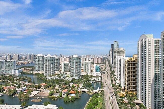 Building Photo - 15901 Collins Ave