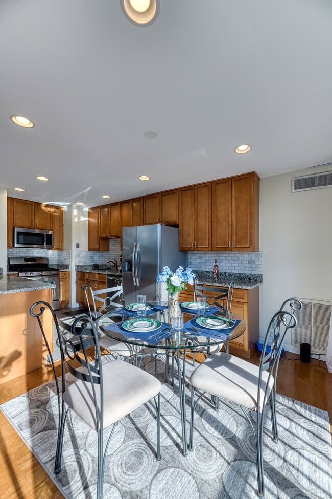 Building Photo - 4420 Briarwood Ct N