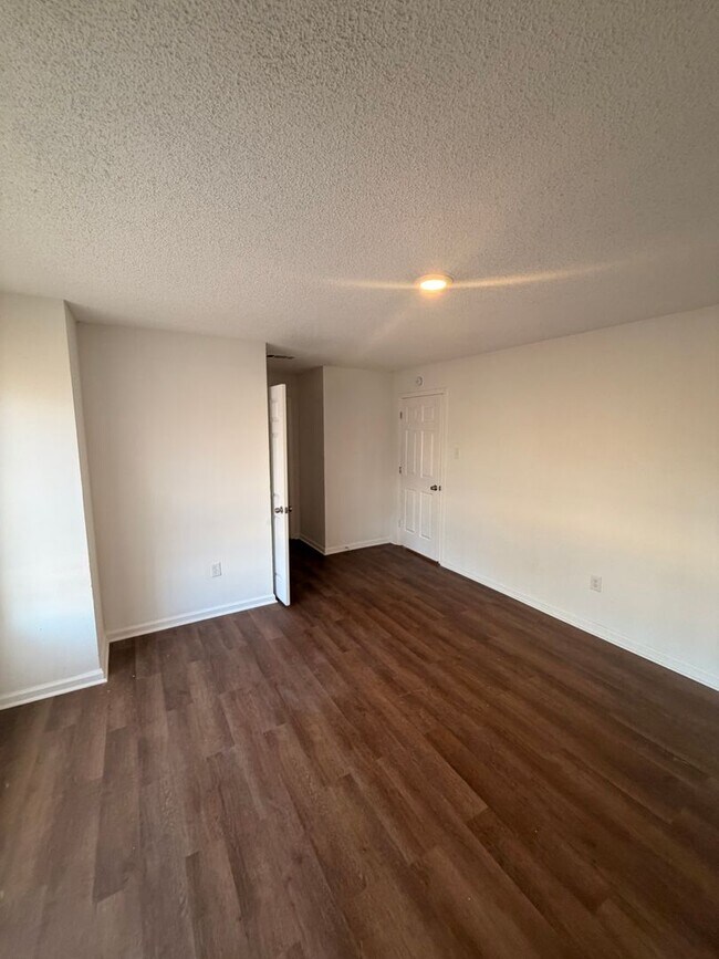 Building Photo - 109 Limoges St