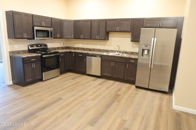 Building Photo - 114 Peonia Rd