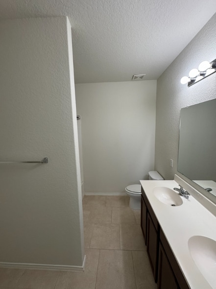 Building Photo - 206 Elderberry