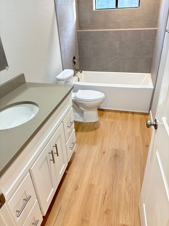 Building Photo - Completely Renovated 3 Bed 2 Bath Condo Downtown Pearl.  Brand New Interior!