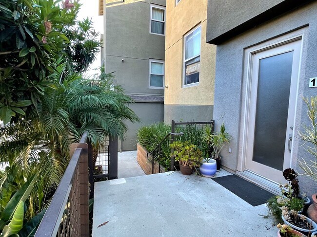 Building Photo - 5401 W 149th Plz