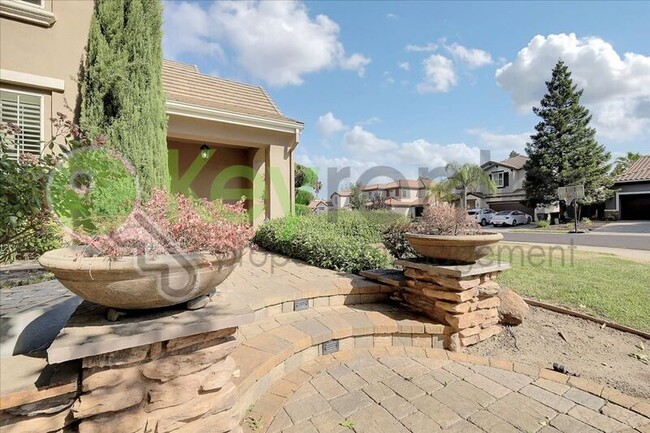 Building Photo - 6820 Cherry Ridge Cir