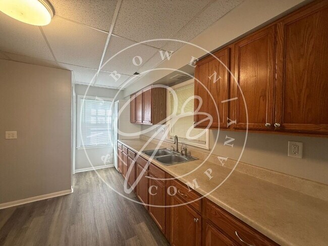 Building Photo - "Charming 3 bedroom home with hardwood floors close to University of Toledo.