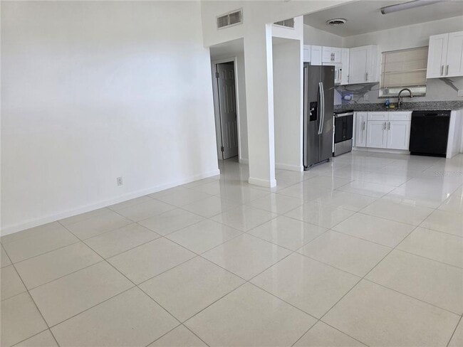 Building Photo - 1103 Teakwood Ave