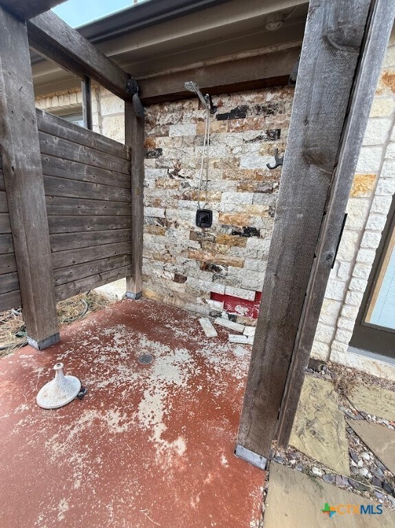 Building Photo - 901 Madrona Dr