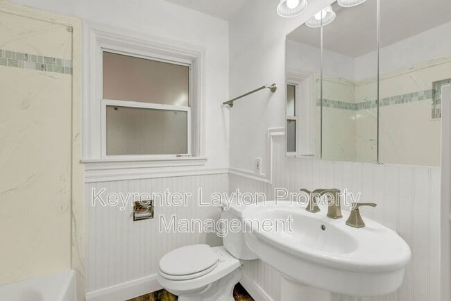 Building Photo - 1687 Rushton St