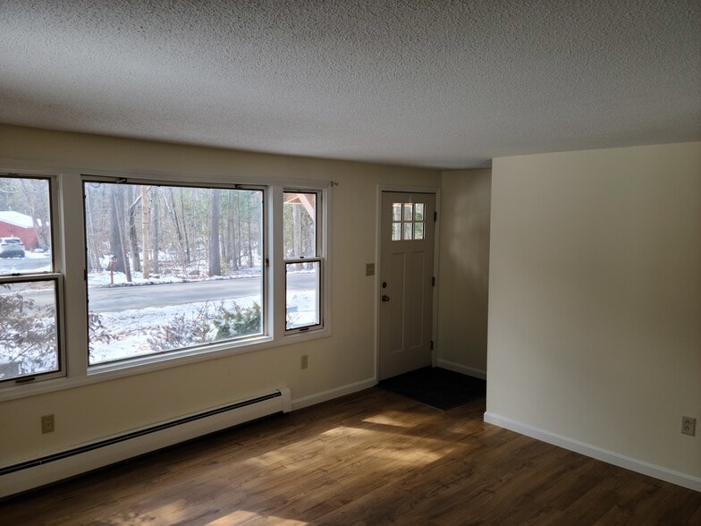 Building Photo - 80 Desert Rd