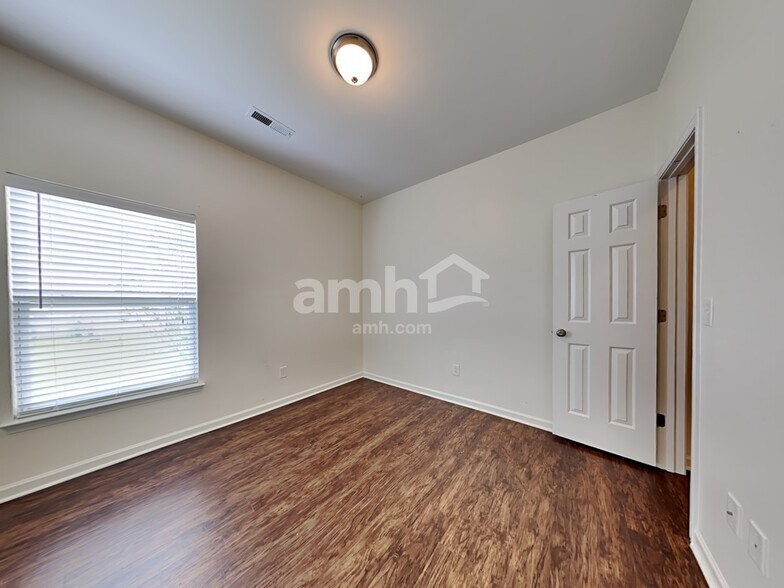 Building Photo - 126 Spindle Way