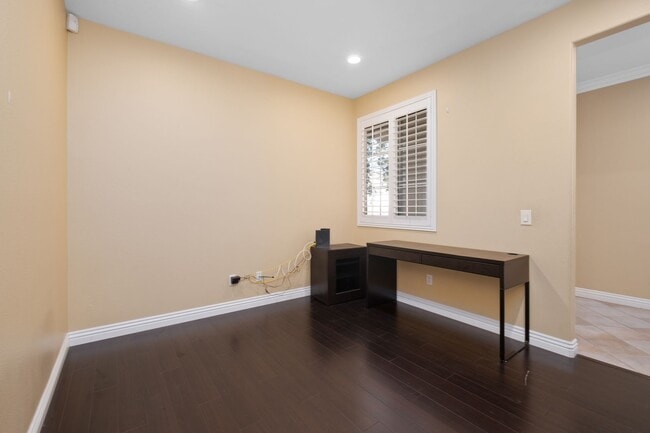 Building Photo - Charming 3-Bedroom | 2.5 BTH Home in Prime...