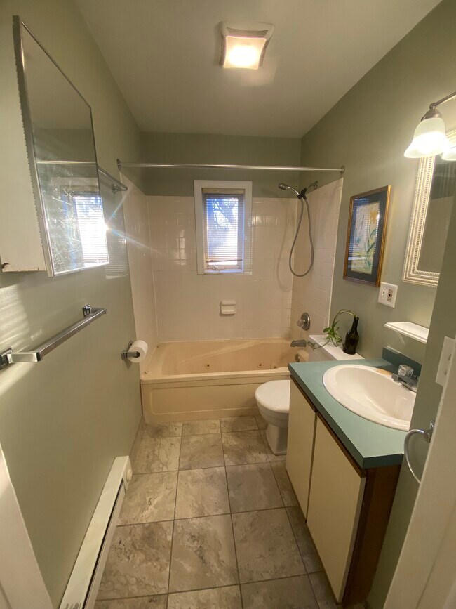 Building Photo - 70 Park Ave