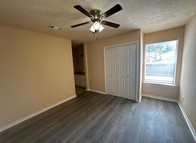 Building Photo - 5921 Arncliffe Dr
