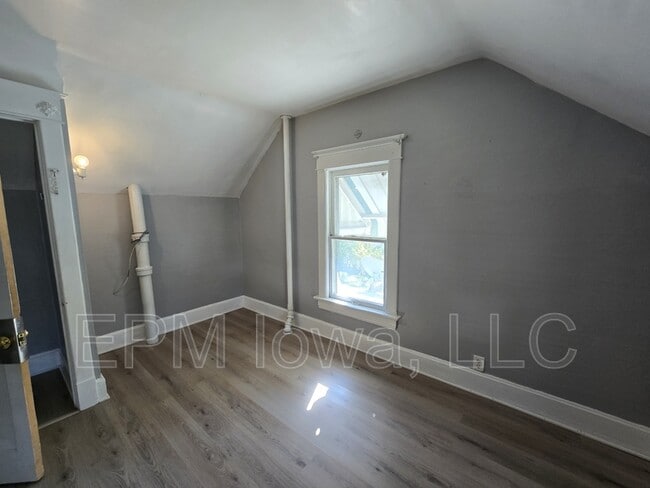 Building Photo - 325 Randall St