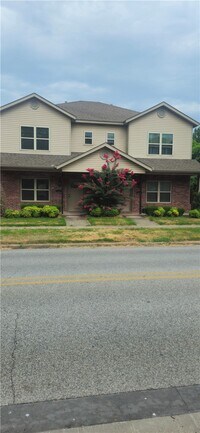 Building Photo - 1524 N Leverett Ave