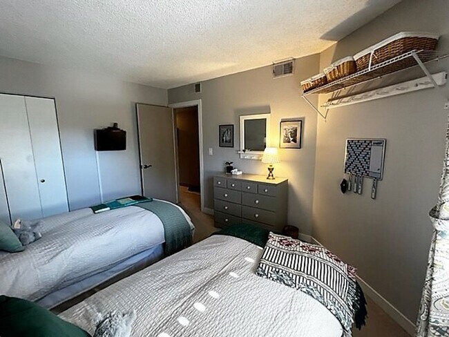 Building Photo - Winter Seasonal Rental- Mountainside Condos #247D