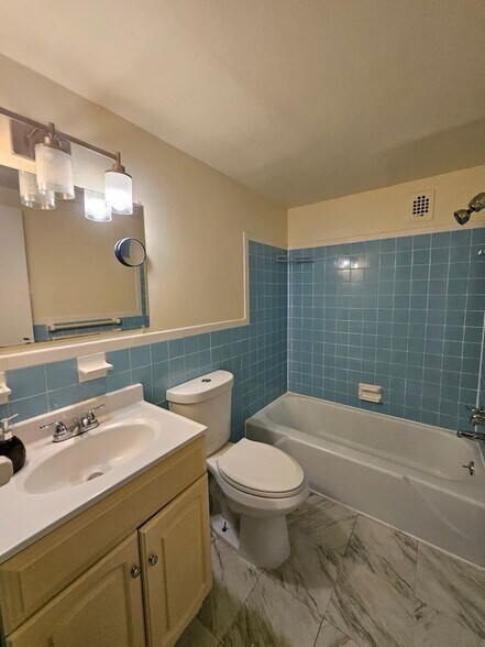 Building Photo - 3450 Toledo Terrace