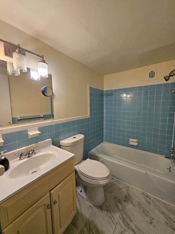 Building Photo - 3450 Toledo Terrace