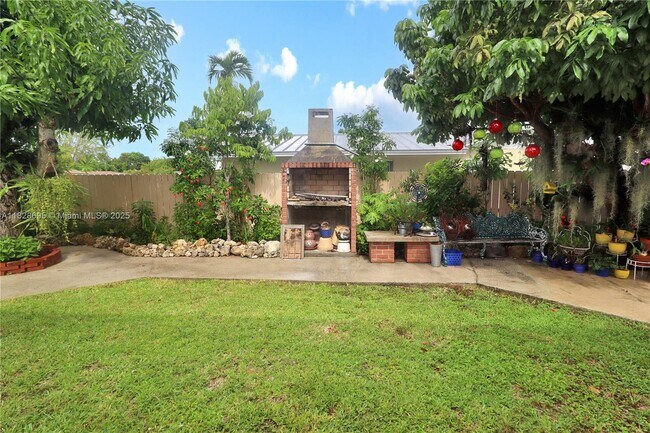 Building Photo - 15730 SW 103rd Ave