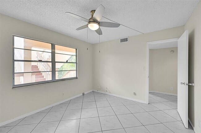 Building Photo - 1604 Abaco Dr