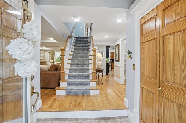 Building Photo - 97 Kenson Dr