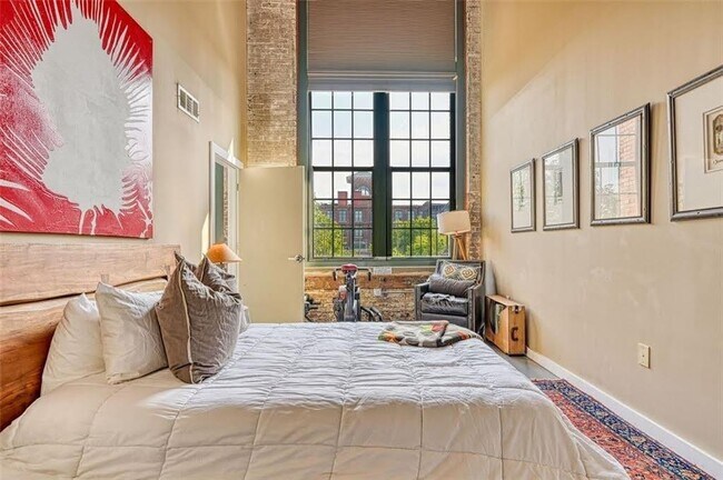 Building Photo - 170 Boulevard SE