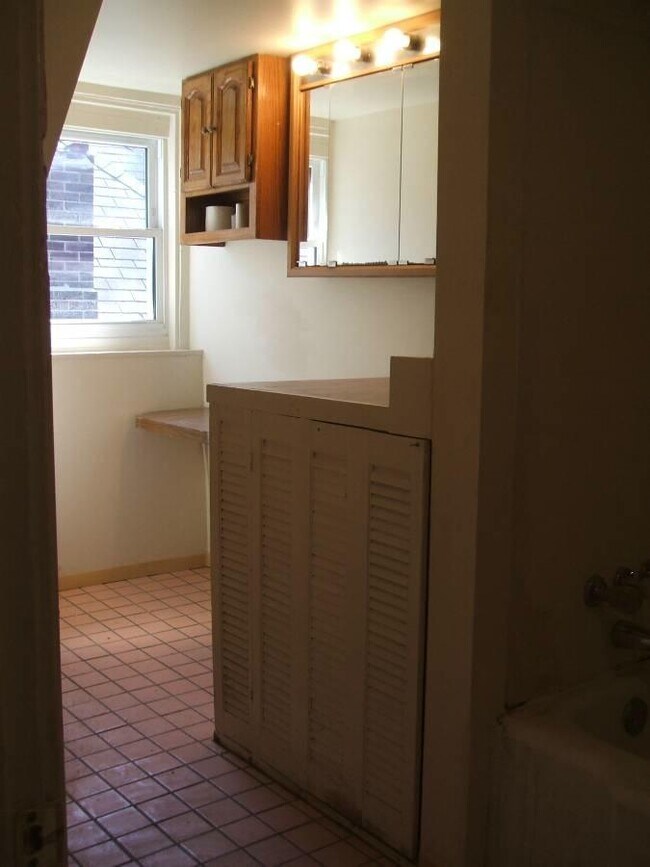 Building Photo - 751 Chislett St