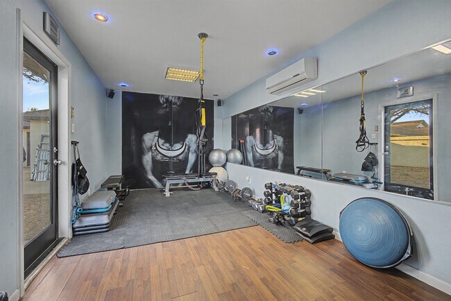 Building Photo - 10307 Dancer Dr