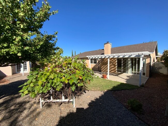 Building Photo - 4 Bedroom with Office Single Story Home Av...