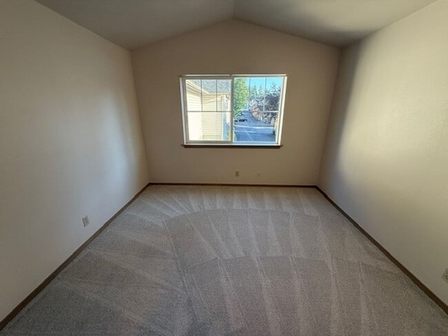 Building Photo - CHARMING 2 BED, 2 BATH KIRKLAND TOWNHOME W...
