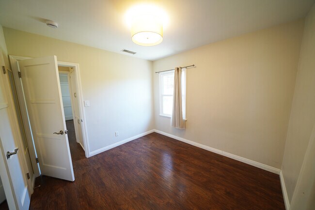 Building Photo - 11252 Delano St