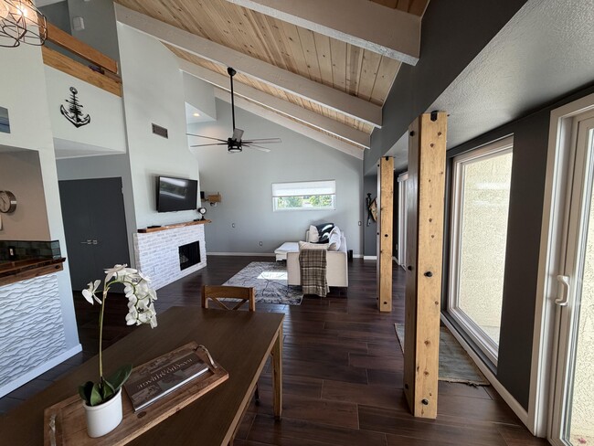 Building Photo - 462 Sunningdale Dr