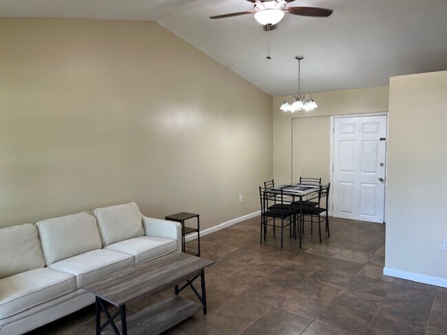 Building Photo - 2 bedroom / 2 bath available soon!