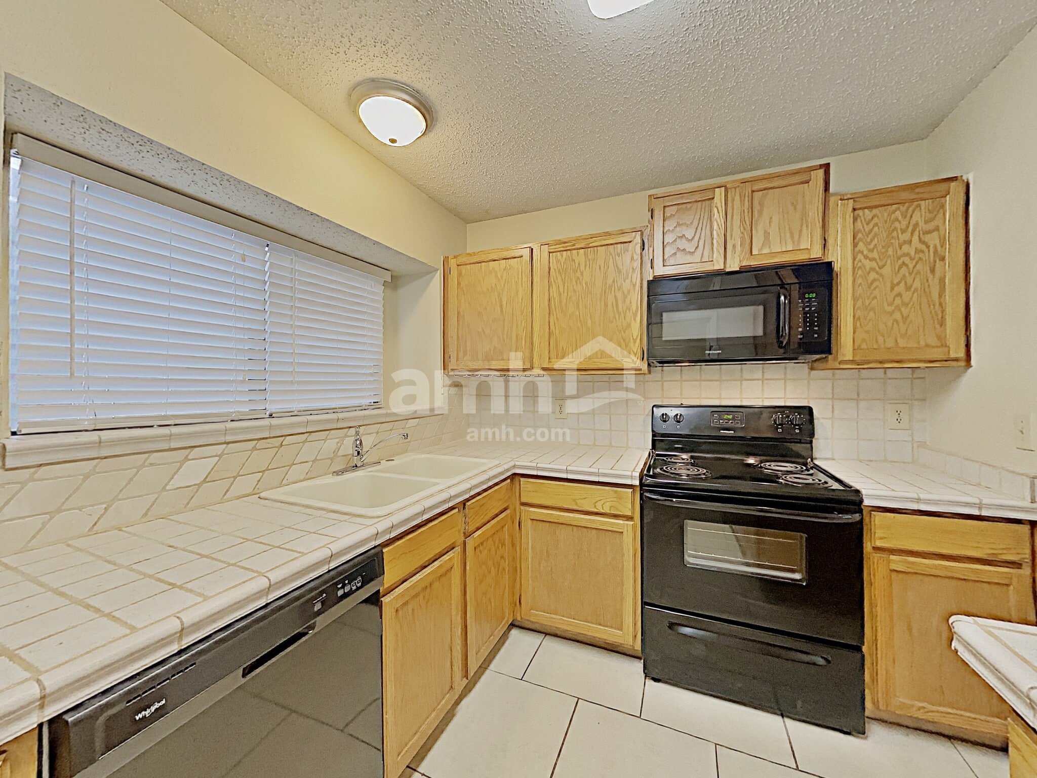 Building Photo - 734 Cypresscliff Dr