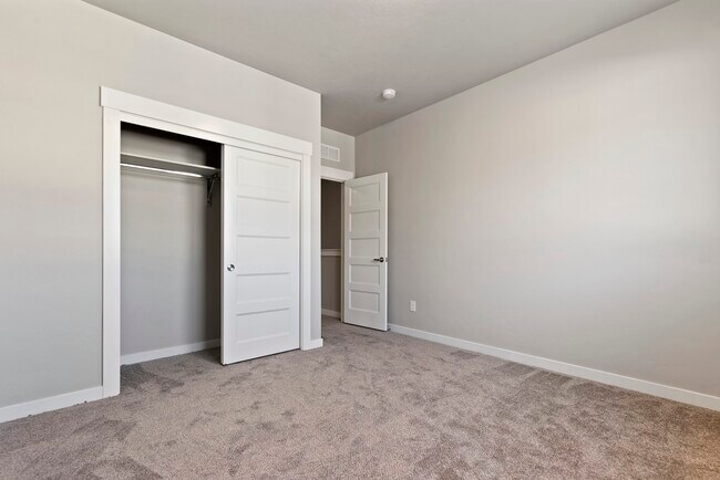 Building Photo - 6330 W Tierra Ln