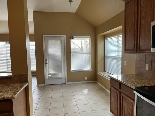 Building Photo - 3818 English Oak Dr