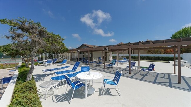 Building Photo - 618 Bird Bay Dr S