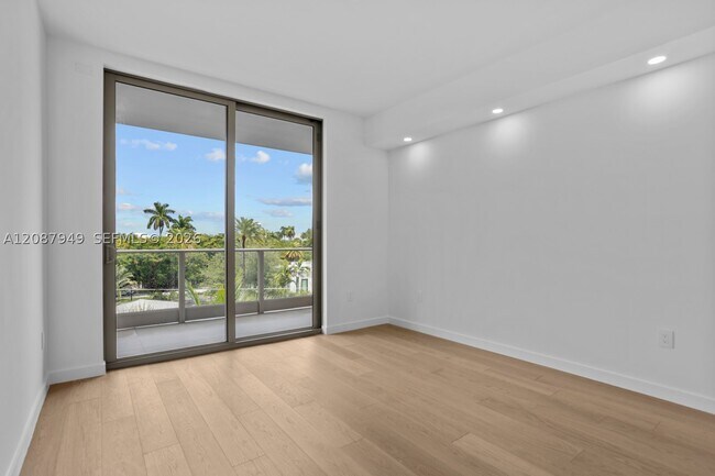 Building Photo - 2200 Brickell Ave