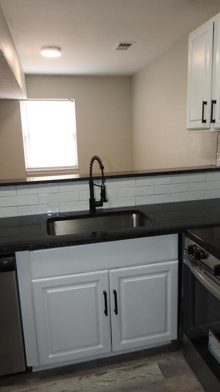 Building Photo - 5934 Elmwood Ave