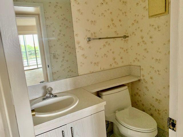 Building Photo - 3063 Ainslie Dr