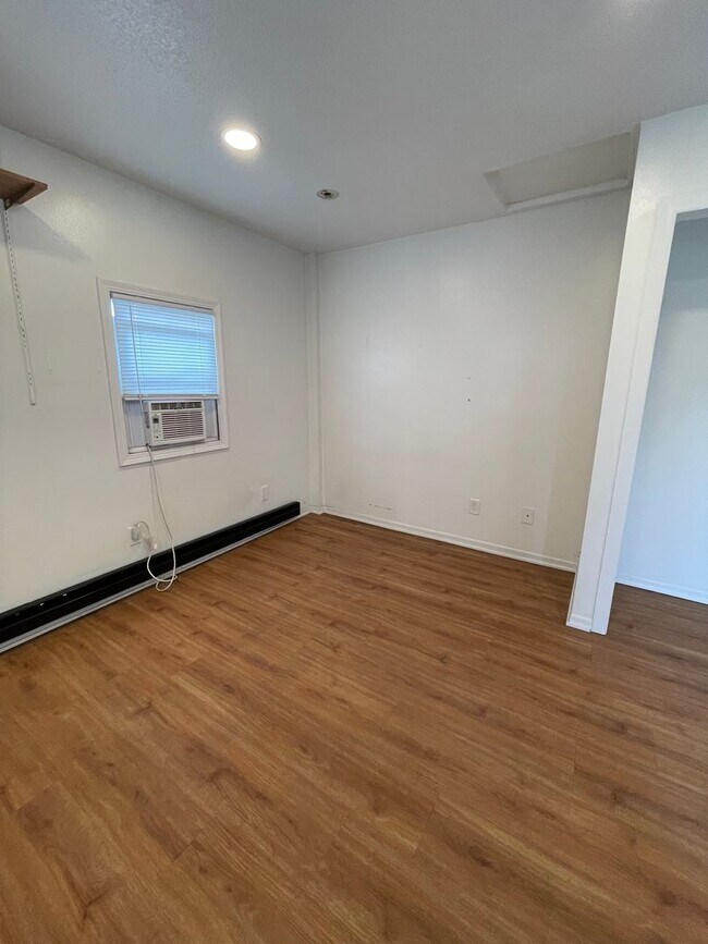Building Photo - 309 8th St