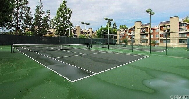 Building Photo - 21520 Burbank Blvd