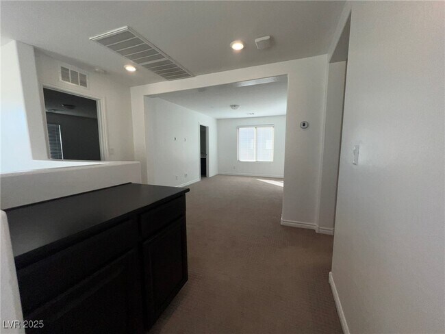 Building Photo - 3212 Daffodil Ridge St