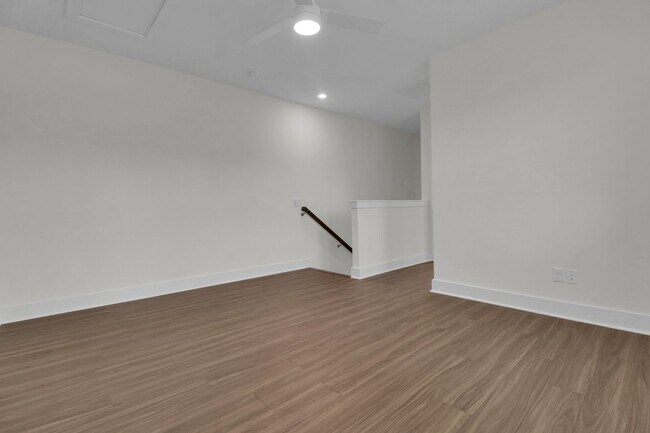 Building Photo - Stunning 3 Bed, 3.5 Bath End-Unit Townhome for Rent in Midtown Nexton —