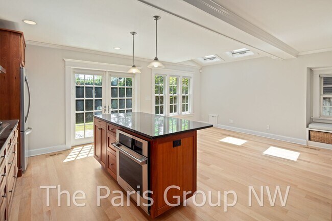 Building Photo - Exceptional Green Lake 3BR * Gorgeous In &...