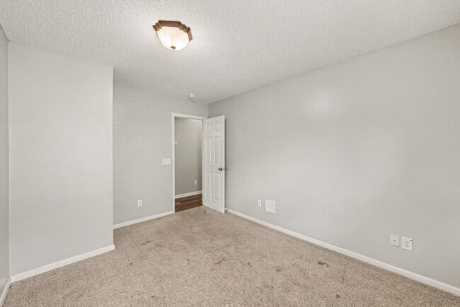 Building Photo - 109 Larkspur Dr