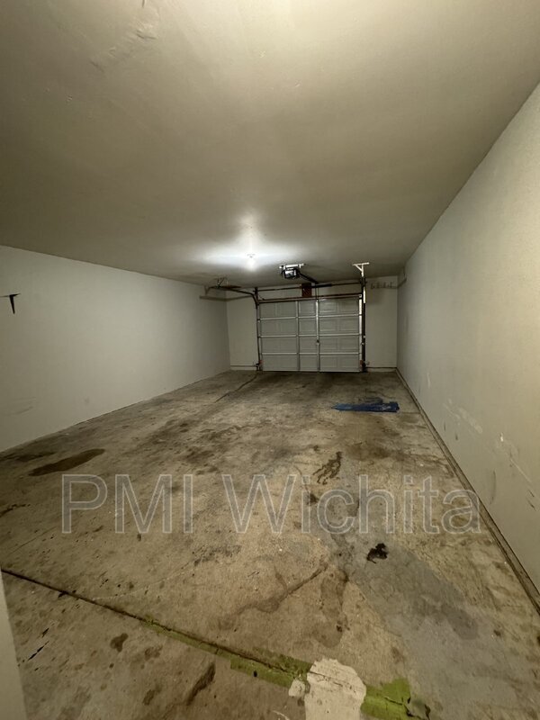 Building Photo - 107 S Gordon St