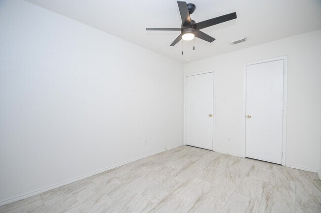 Building Photo - 6306 Spruce Manor Ln