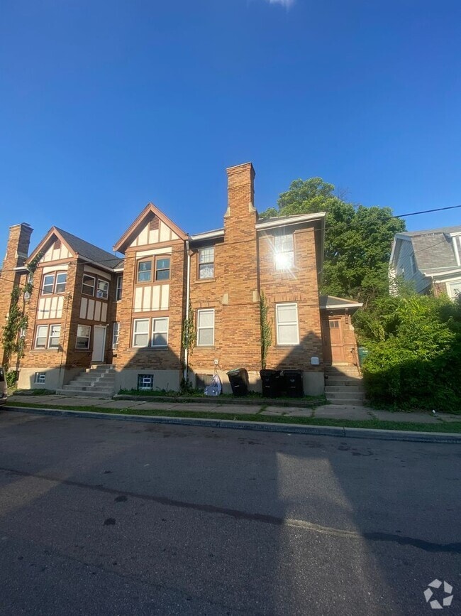 Building Photo - Two Bedroom in Cincinnati!
